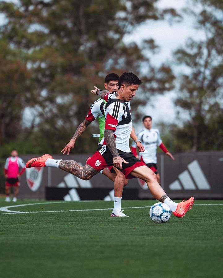 Driussi pateando en el Camp (Prensa River),