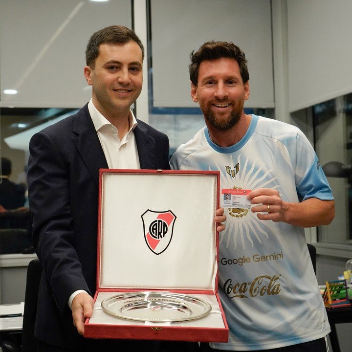 Lionel Messi, Socio Honorario de River (Prensa River).