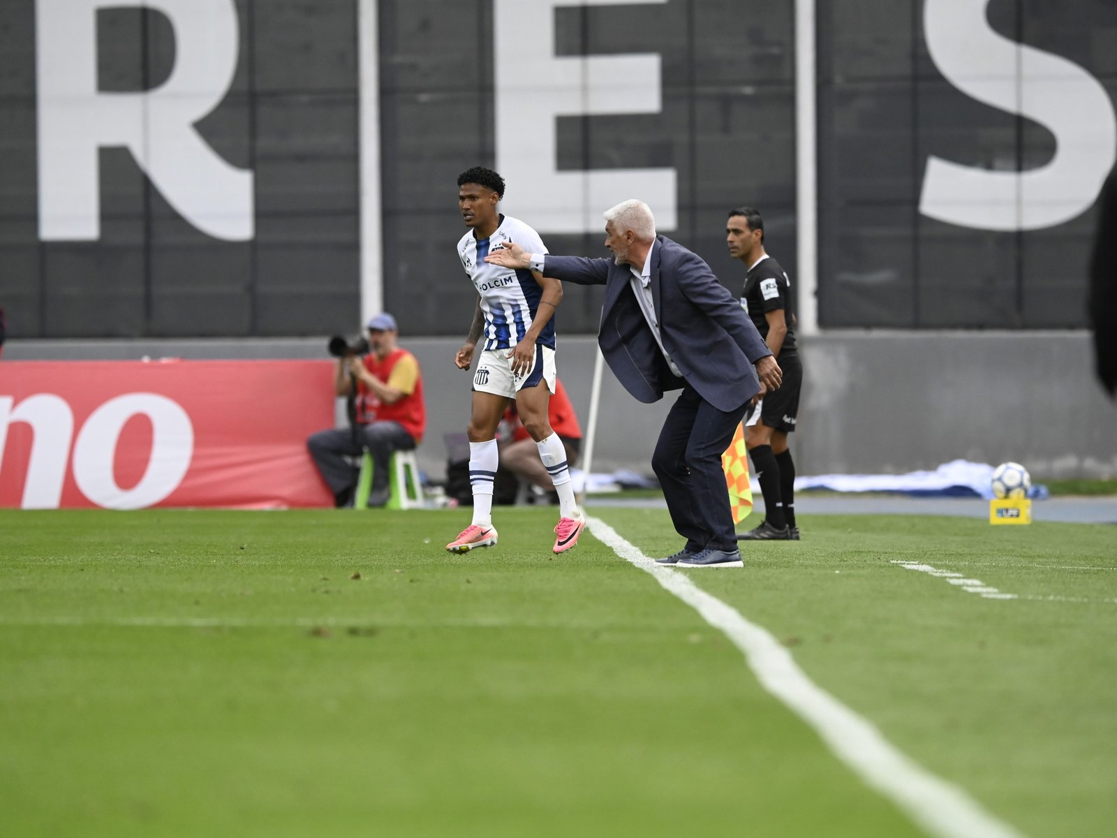 De Felippe tras perder el clásico: de “estamos verdes” a “nos está costando un huevo” :: Olé