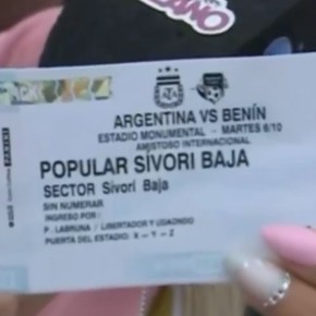 Video: no pudo entrar porque le vendieron una entrada falsa para ver a Messi