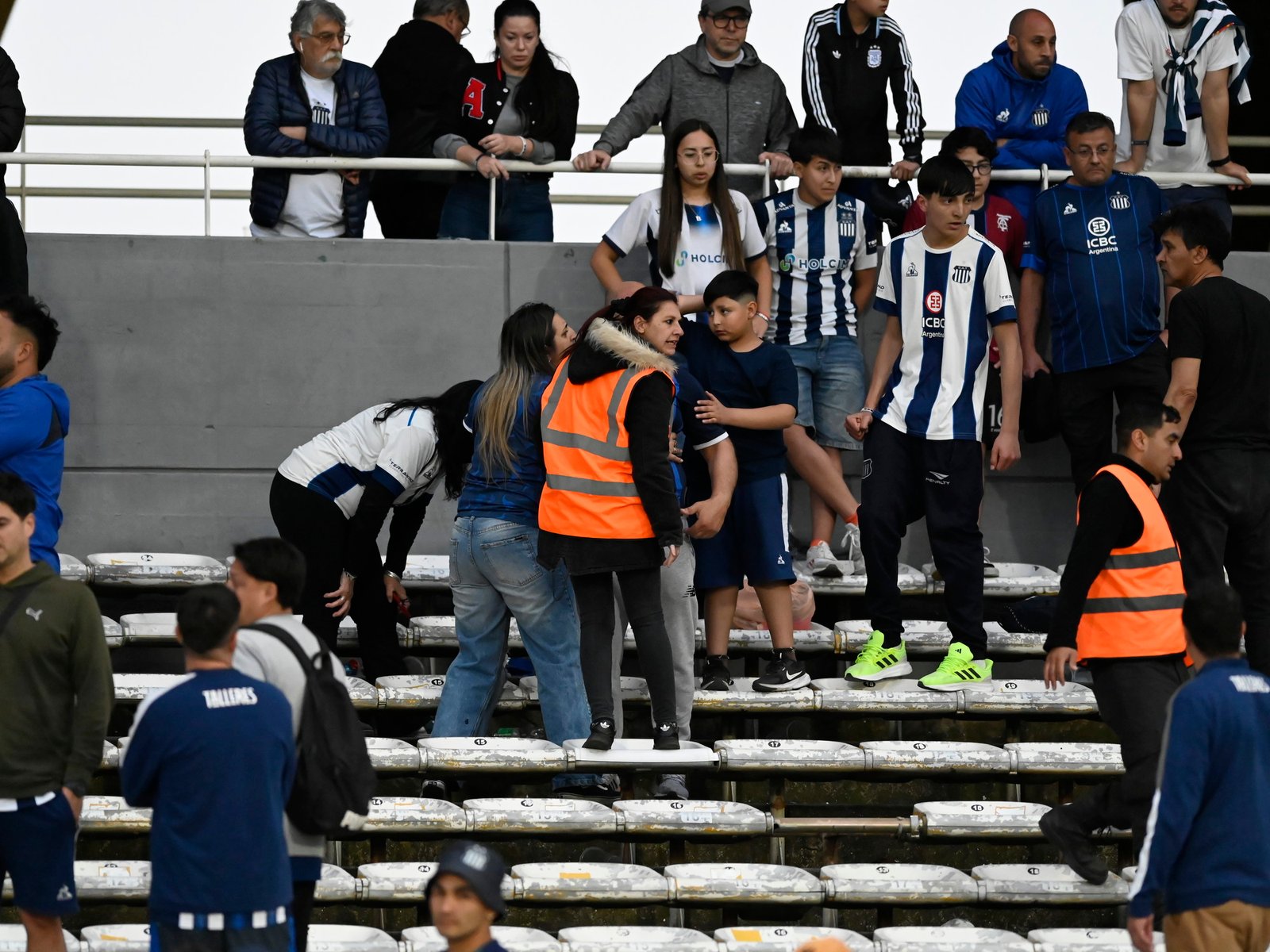 Fuertes sanciones tras el clásico Belgrano-Talleres: derecho de admisión para un vice y expulsión de hinchas :: Olé