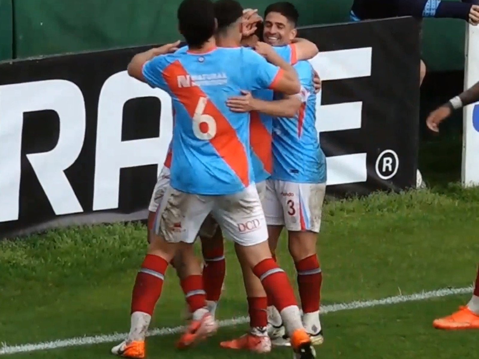 La Primera B está que arde: Arsenal ganó y no le pierde pisada a Excursionistas :: Olé