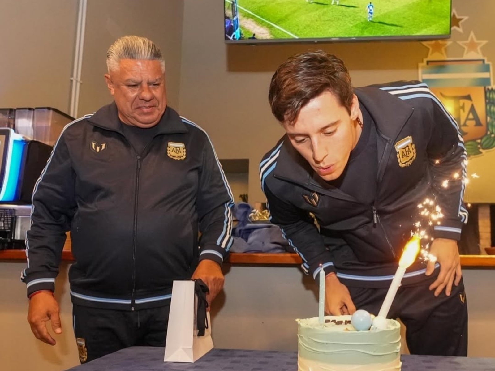 La intimidad del cumpleaños de Santiago Beltrán en la Selección y con Messi :: Olé