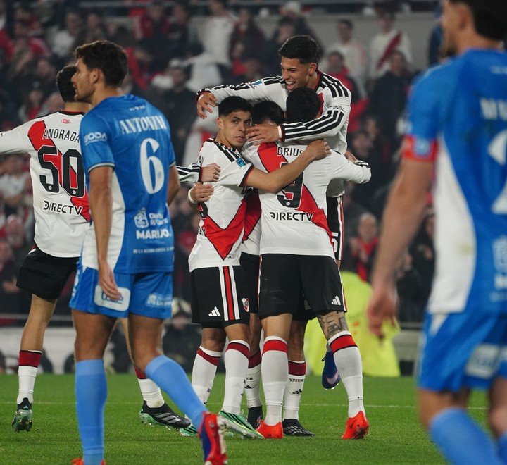 Estudiantes cayó contra River y descendió a la Primera Nacional. (Foto: Marcelo Carroll)