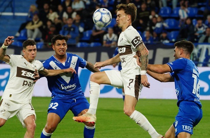 Vélez ante Platense (Marcelo Carroll). 