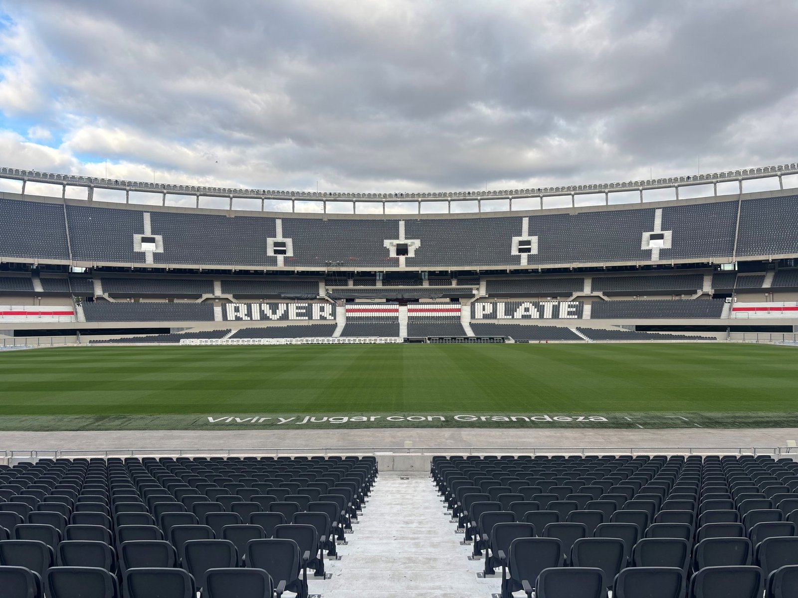 Post Lali, así luce el campo del Monumental para recibir a la Selección, a Messi y a River :: Olé