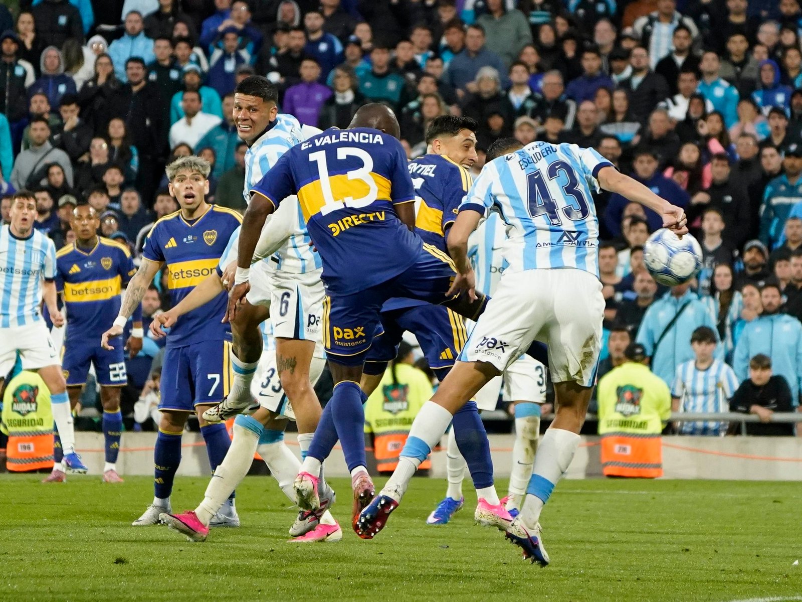Racing sufre una faceta del juego que le trajo muchos problemas y necesita resolver cuanto antes :: Olé