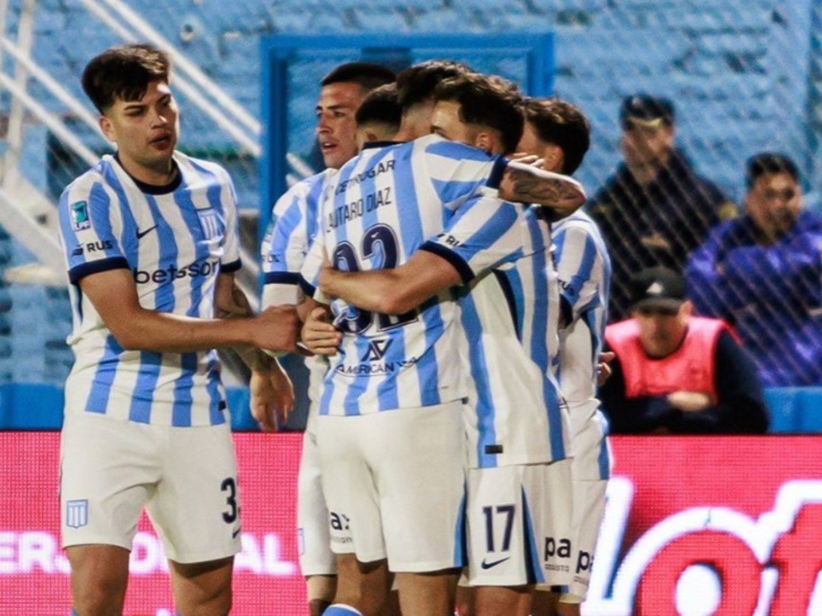 Racing sufrió y consiguió un triunfo clave frente a Estudiantes de Río Cuarto para seguir soñando con meterse en playoffs :: Olé