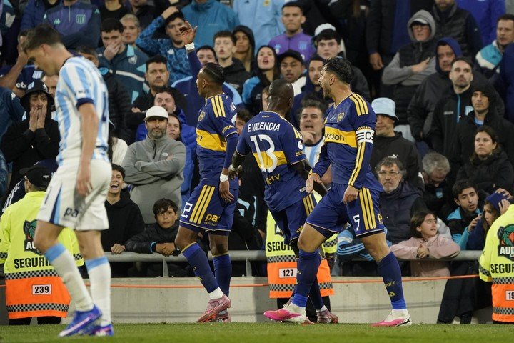 Boca se lo dio vuelta a Racing, con tres goles de Enner Valencia (Foto: Fernando de la Orden).