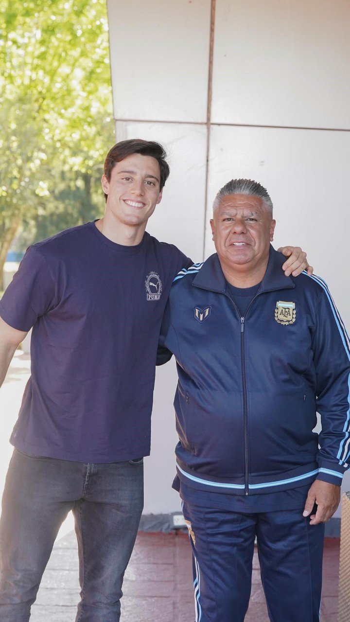 Santiago Beltrán festejó su cumpleaños con la Selección en el predio AFA (IG Claudio Tapia).