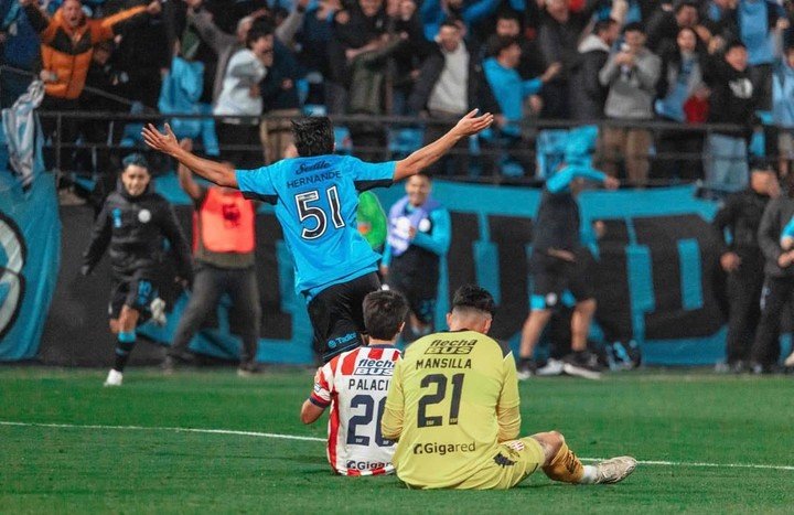 Hernándes y el 2-0 ante Unión.