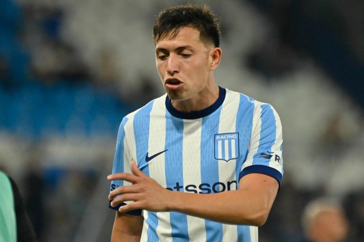Adrián Fernández, el Toto, se va expulsado (Fotobaires).