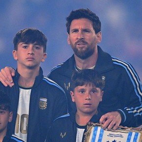 Video: las emociones de Mateo y Thiago Messi en la despedida de su papá