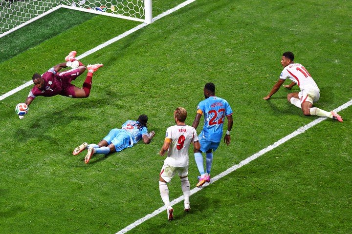 Lionel Mpasi, una de las grandes figuras del seleccionado congolés en la Copa del Mundo 2026. (AP)