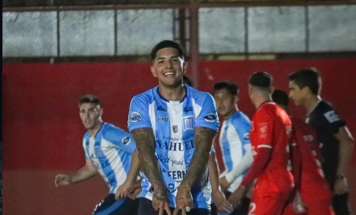 Santiago Soria, el autor del gol. (@victorianoarenas1928)