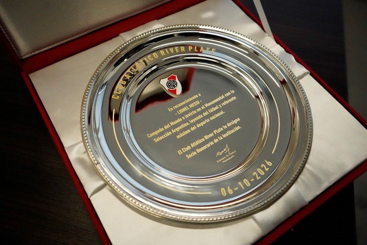 Lionel Messi, Socio Honorario de River (Prensa River).